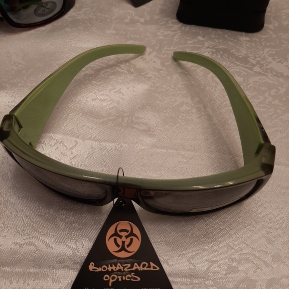 Womans Sunglasses - Picture 5 of 8